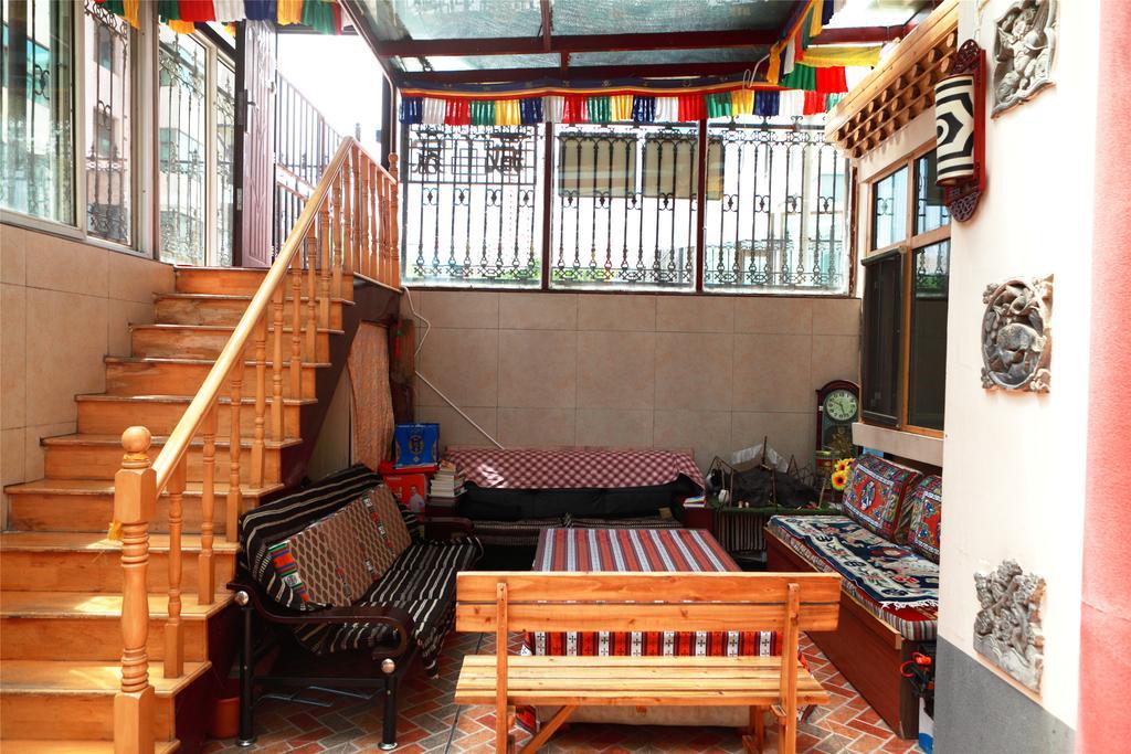 Xining Yushu Zangjia Hostel Екстер'єр фото